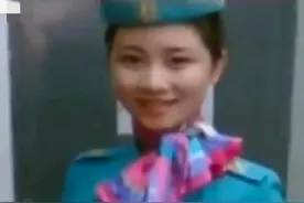 22岁漂亮空姐为升职，甩掉穷男友嫁给上司。最终付出惨重的代价图片