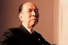 澳门回归前，一当地富商提醒“一定得有驻军”，中央回复：放心图片