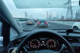 前车突然变道，后车却负全责？车主怒了，交警给出解释：没罚错图片