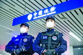 【公安心向党 护航新征程】严守国门 高悬法治利剑 广州白云出入境边防检查站筑牢打击跨境犯罪防线图片