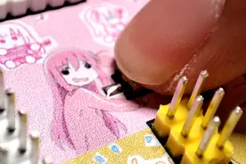 这种玩法头次见！我做了一块彩色的PCB图片