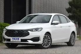 福睿斯：百公里油耗5.8L，双10.25英寸屏，家用买它正合适？图片