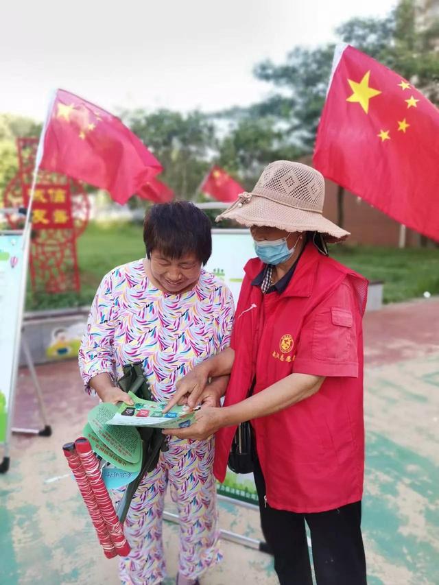 建党101周年东湖新技术开发区豹澥街分类专班黄金堂社区开展活动