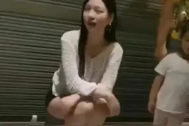 深圳街头乱象悄然流行“地摊女友”拥抱一次5元 亲亲一次10元……图片