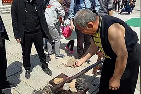 山东小伙赴新疆打工，意外拜师道长学武，10年后回乡娶妻生4娃图片