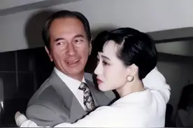 赌王隐藏30年的儿子，生母是利智还是梁安琪，当年究竟发生了什么图片