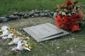 1985年9月，金振中的骨灰撒在了卢沟桥畔。图片