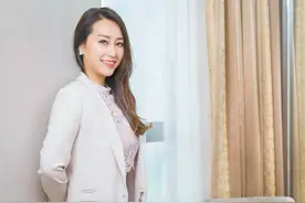 “另类”姐弟二人：弟弟娶姐姐的富豪闺蜜，姐姐却嫁给普通车手图片