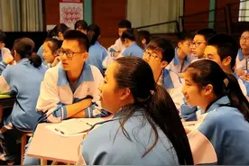 老师每次调座位，看似公平实际却 “暗藏玄机”！图片