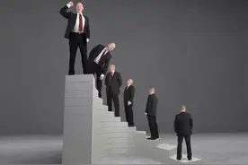 中国的富豪是怎么来的？部分是挖国企的墙角，普通人如何富起来？图片