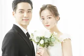 夫妻久别重逢，搂搂抱抱已经过时了，现在流行做这3件事情图片