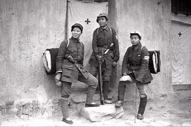 八路军、新四军女兵都梳麻花辫吗？图片