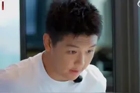 王艳儿子罕见露面，15岁球球长相帅气，直言家里妈妈地位最高图片