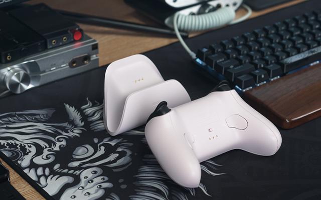 完整无线化体验！八位堂猎户座真无线手柄座充套装测评