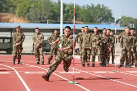 热血沸腾！带你直击武警莆田支队“五大技术”创破纪录比武竞赛图片