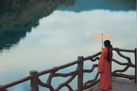 不要小看一个话少的人图片