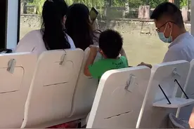 杭州不止有西湖游船，大运河3块钱的水上巴士简直浪漫到极致！@DOU+小助手 #国庆 #浪计划 #旅行大玩家 #杭州 #旅行 #水上巴士视频封面