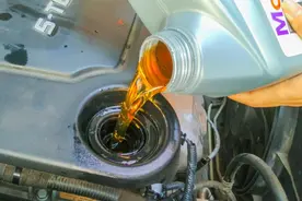 国内5000公里换一次机油，欧美却2万公里才换，到底是谁的问题？图片