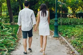 故事：深山旅游偶遇采蘑菇姑娘，我与她发生了一场幸福情缘图片