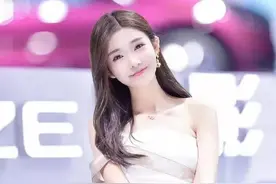 “抖音第一人气网红车模李凉凉”图片