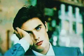 阿兰德龙：法兰西第一美男，风流成性男女通吃，晚年孤独与狗相伴图片