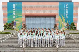 成都大运会首批上岗志愿者服务即将“满月”图片