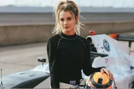 世界最美赛车手！加州女神林赛社媒生活美照 明眸皓齿丰姿妍丽图片