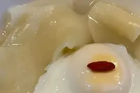 海底捞员工：假笑到脸僵，撑到经理月入20万图片