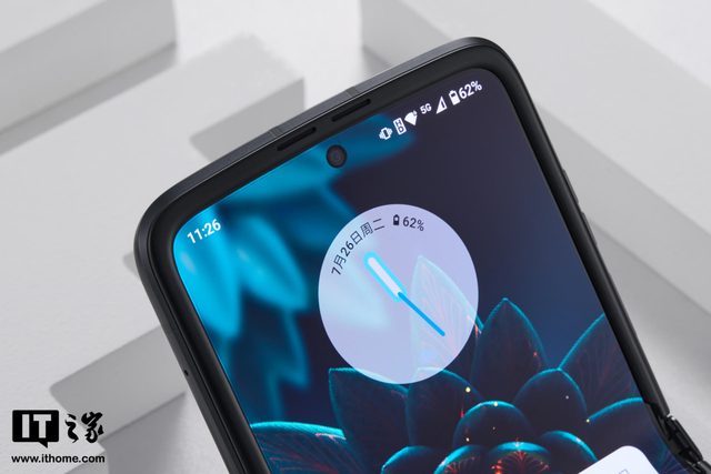 moto razr 2022 上手体验：实用为先，以旗舰致敬经典