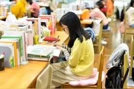 考上研究生才知道，学生家庭背景不同，会被导师“差别对待”图片