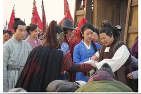李娃逝世前嘱咐儿孙，死后不与岳飞合葬，众人得知真相后纷纷称赞图片
