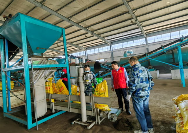 立足岗位扎根一线 驻村帮扶冲锋在前