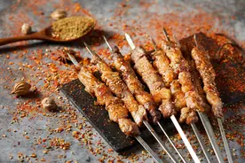 烤羊肉串，人在他乡，人情冷暖，愿新的一年万事顺利图片