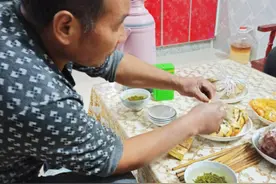 广东50岁大哥，坚持30多年每天喝酒，悟出3个“教训”，后悔不已图片