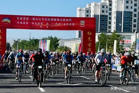 甘肃省第三届自行车长征赛联赛古浪站暨“丝路要塞·红色古浪”环“八步沙”自行车赛见闻图片