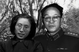 毛主席发急电：挺进东北不用动粟裕，让那个眼神不太好的政委去图片