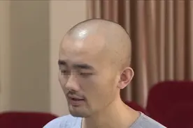 2019年男子洗澡2小时用光热水，遭到父亲催促后，对着父亲连开2枪图片