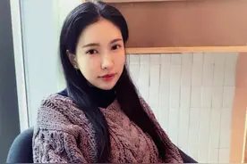 85后美女画家，依靠卖画收入比冷军还多，她的画到底怎么样？图片