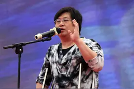 郑智化妻女近照曝光，小7岁设计师妻子气质好，22岁女儿才貌双全图片