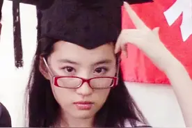 14岁考上北电的刘亦菲，入学资格引发猜测，到底是否存在破格录取图片