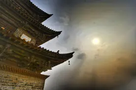 曹操横槊赋诗《短歌行》对酒当歌，人生几何！雄心壮志，回味悠长图片
