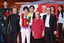 《星光大道》为百姓“装台”百姓就把他装在心里图片