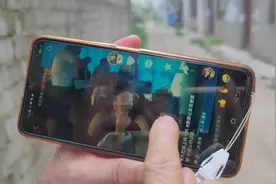 妹妹借钱不还，竟还发圈晒旅游？姐姐生气了图片