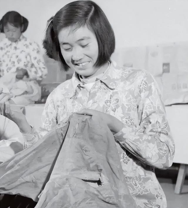 八十年代风靡全国的"的确良",为何突然消失?它只是换了个名字