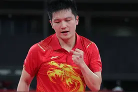 樊振东恋情曝光，两人穿情侣装亮相，女友甜美可人，网友：在一起图片