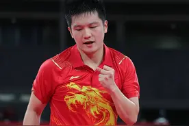 樊振东恋情曝光，两人穿情侣装亮相，女友甜美可人，网友：在一起图片