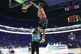 CBA全明星扣篮大赛：大学生杨浩满分100分 战胜曾凡博张镇麟夺冠图片
