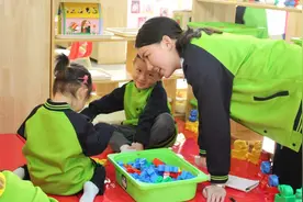 幼儿园背地里调查家庭背景，家长机智应对，都是反套路高手图片