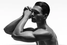 德国时尚男模特雅各布·约克斯特出镜 EMPORIO ARMANI 内裤广告图片