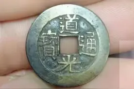 捡漏母钱的故事图片